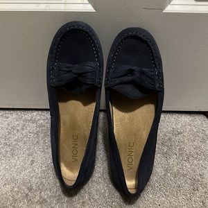 Vionic 6.5 wide navy blue suede shoes. Worn maybe 3 times.